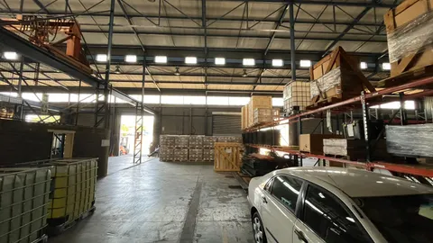 98 Loper Avenue, Spartan has a 1700m² Warehouse Available To Let (32)